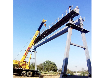 crane should be erected on an un-occupied floor where no industrial or construction work is to be carried out during erection.